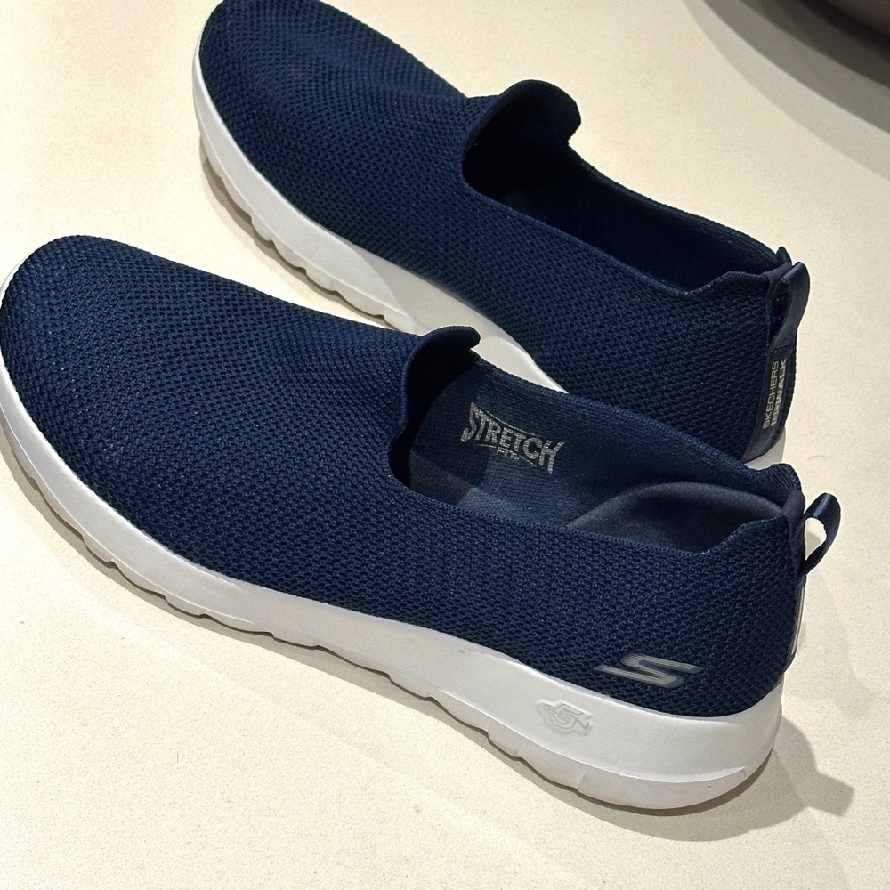 Skechers Size 9.5 Navy Go Walk 6 Easy On Slip Ins Knit Walking Sneakers GoWalk